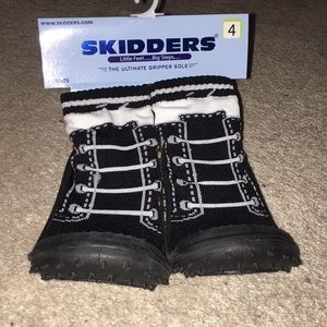 NWT Toddler sz7 Skidders gripper-sole sock/slipper
